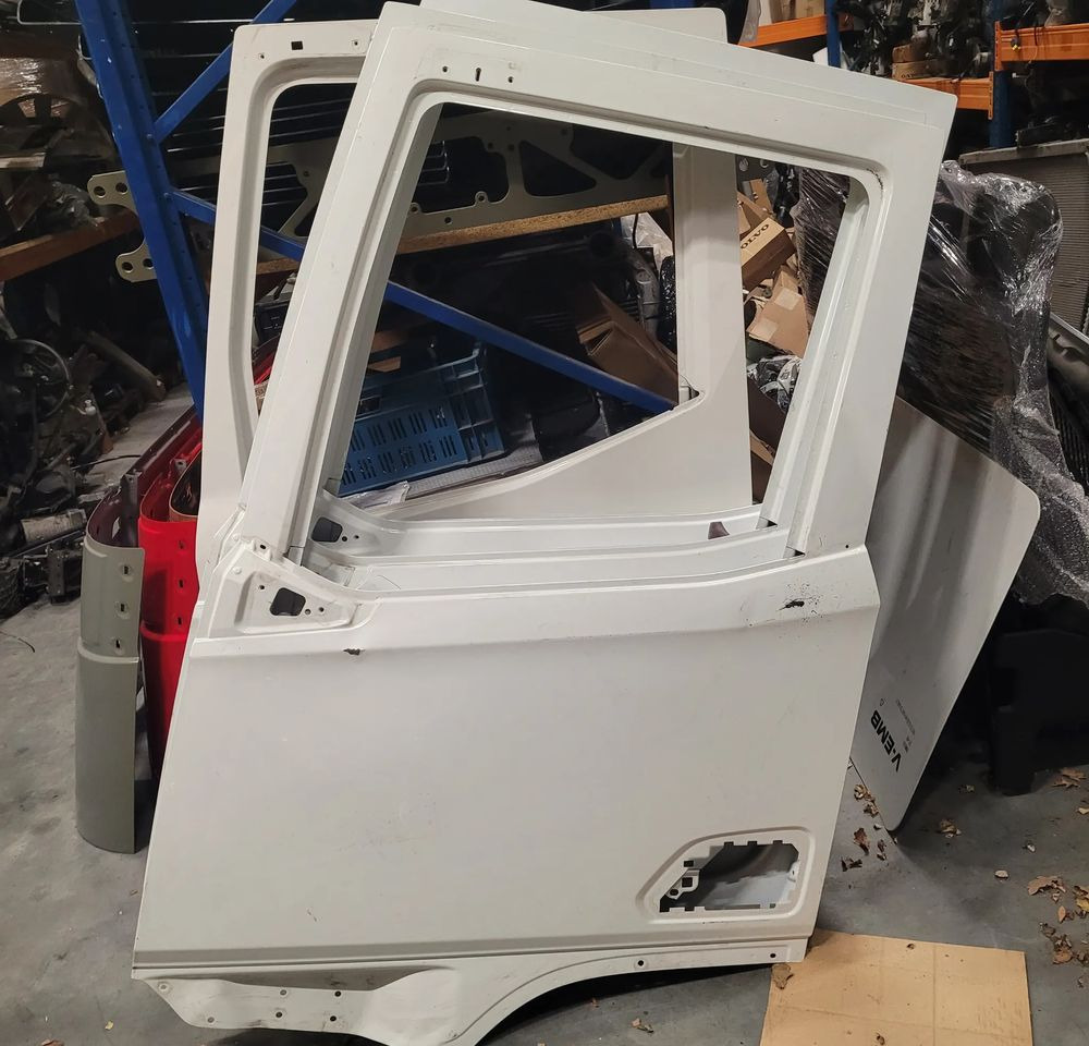 DRZWI LEWE DAF XG XD NOWY MODEL ORYGINAŁ CHWALIM116 - Virsbūve un ārpuse - Kravas automašīna: foto 1 DRZWI LEWE DAF XG XD NOWY MODEL ORYGINAŁ CHWALIM116 - Virsbūve un ārpuse - Kravas automašīna: foto 1
