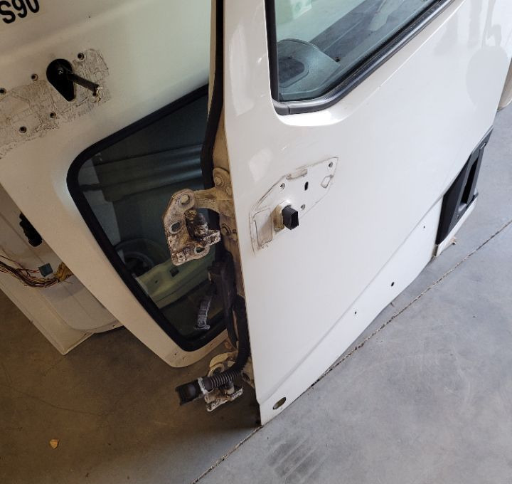 DRZWI LEWE RENAULT RANGE T GAMA - Durvis un rezerves daļas - Kravas automašīna: foto 3 DRZWI LEWE RENAULT RANGE T GAMA - Durvis un rezerves daļas - Kravas automašīna: foto 3