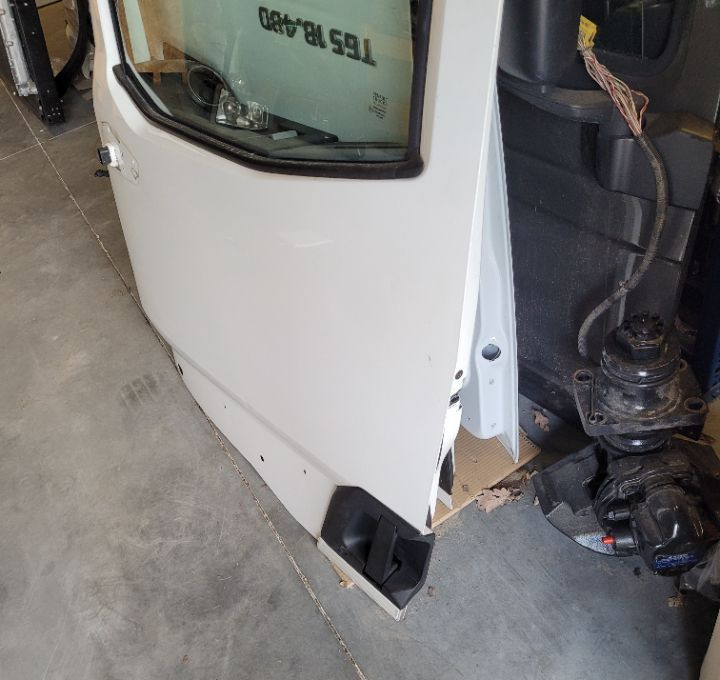 DRZWI LEWE RENAULT RANGE T GAMA - Durvis un rezerves daļas - Kravas automašīna: foto 2 DRZWI LEWE RENAULT RANGE T GAMA - Durvis un rezerves daļas - Kravas automašīna: foto 2