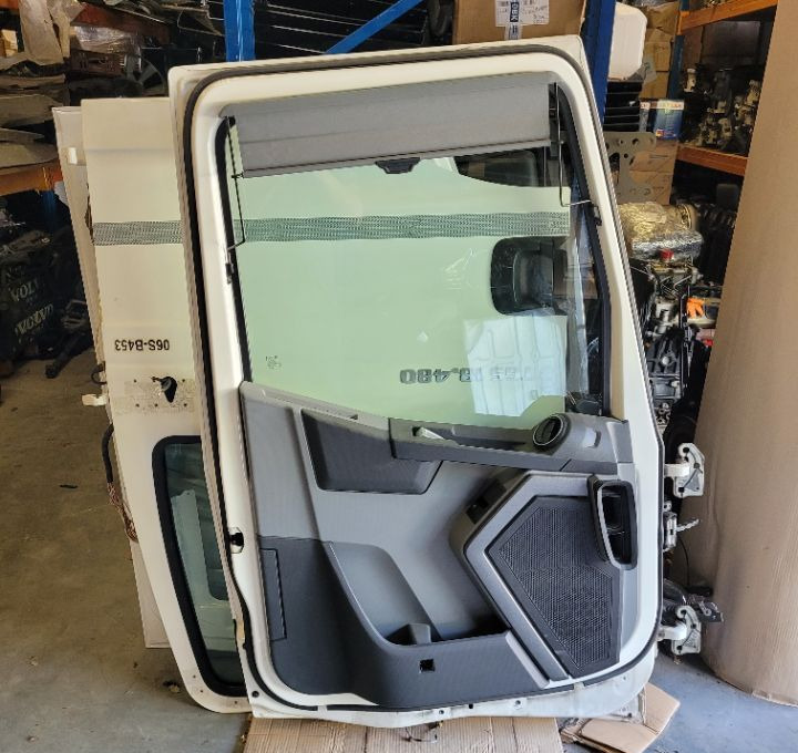 DRZWI LEWE RENAULT RANGE T GAMA - Durvis un rezerves daļas - Kravas automašīna: foto 4 DRZWI LEWE RENAULT RANGE T GAMA - Durvis un rezerves daļas - Kravas automašīna: foto 4