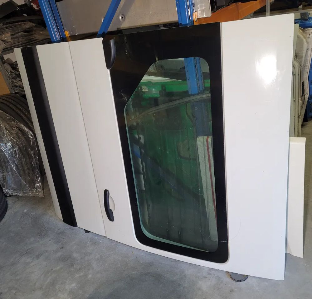 DRZWI RENAULT MASTER PRZESUWNE BOCZNE. - Durvis un rezerves daļas - Komercauto: foto 1 DRZWI RENAULT MASTER PRZESUWNE BOCZNE. - Durvis un rezerves daļas - Komercauto: foto 1