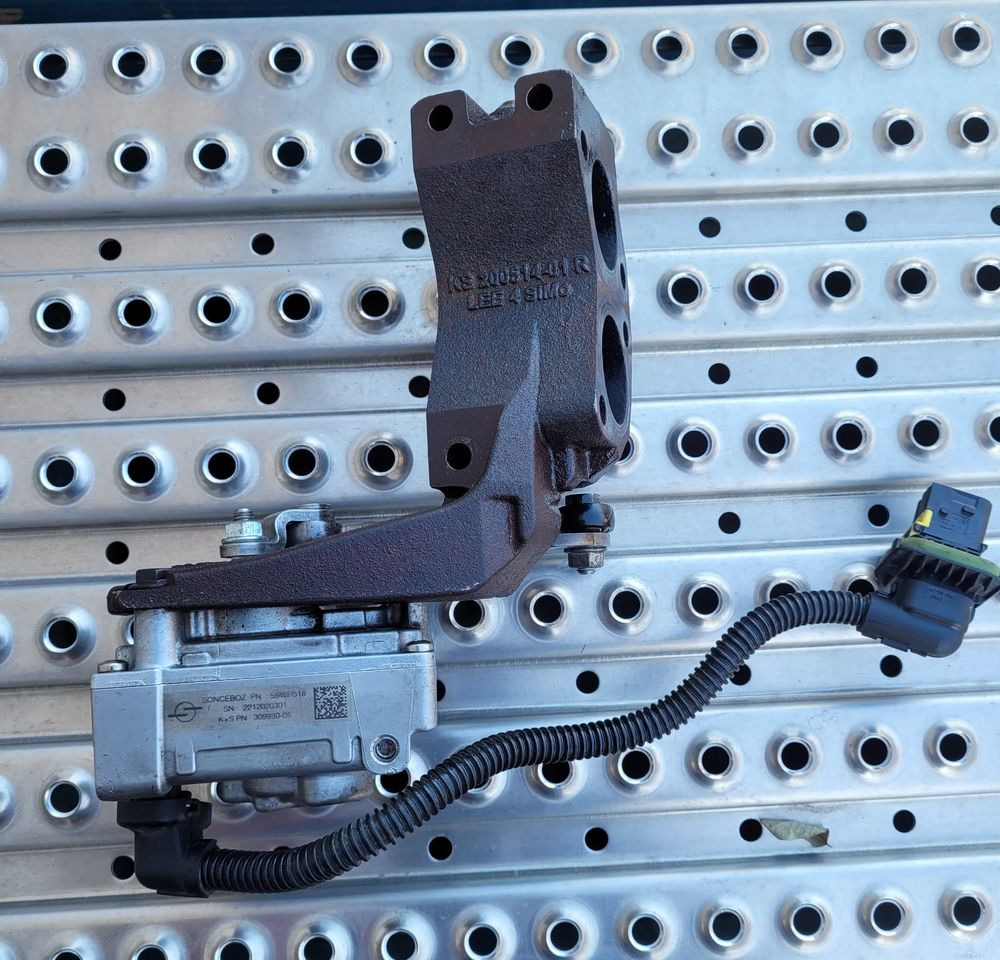 EGR PRZEPUSTNICA MAN TGX TGS NM KS200514-01R SPRAWNY CHWALIM116 - EGR dzesētājs - Kravas automašīna: foto 1 EGR PRZEPUSTNICA MAN TGX TGS NM KS200514-01R SPRAWNY CHWALIM116 - EGR dzesētājs - Kravas automašīna: foto 1