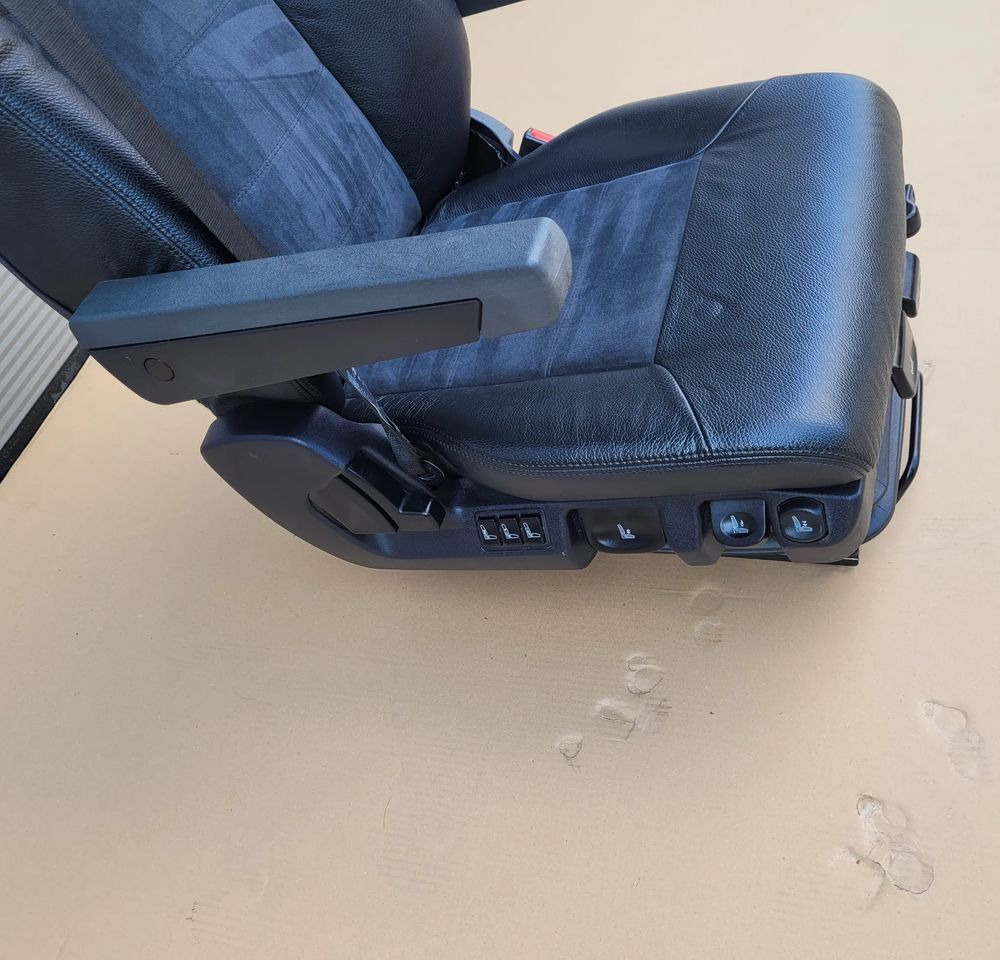 FOTEL PRAWY MAN TGX LIFT SKÓRA JAK NOWY CHWALIM116 - Sēdeklis - Kravas automašīna: foto 3 FOTEL PRAWY MAN TGX LIFT SKÓRA JAK NOWY CHWALIM116 - Sēdeklis - Kravas automašīna: foto 3