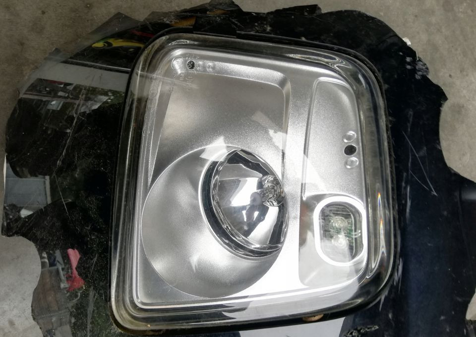 LAMPA HALOGEN VOLVO FH4 FH 4 FM RH ORYGINAŁ - Tuvās gaismas - Kravas automašīna: foto 1 LAMPA HALOGEN VOLVO FH4 FH 4 FM RH ORYGINAŁ - Tuvās gaismas - Kravas automašīna: foto 1