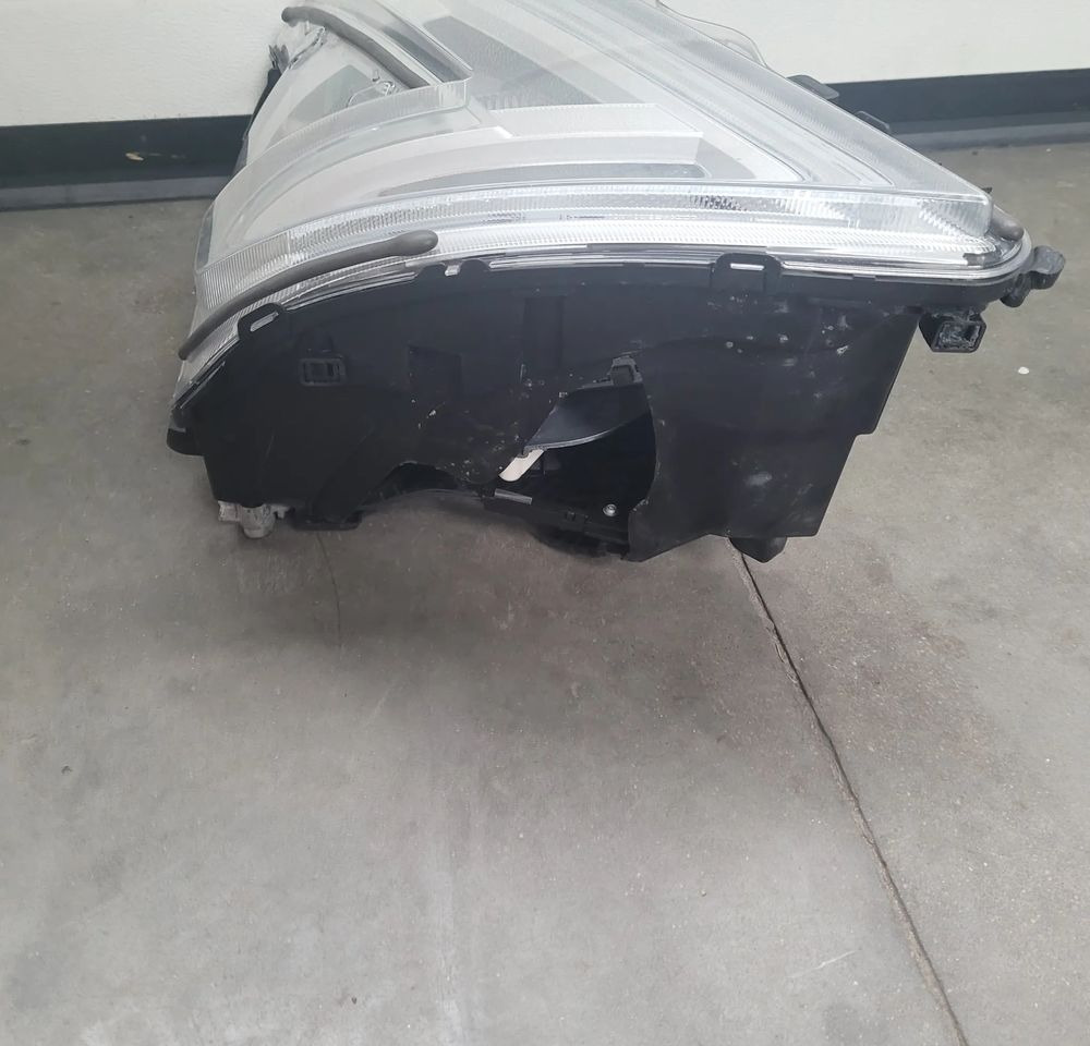 LAMPA LED VOLVO FH5 PRAWA OM 24056510 ORYGINAL CHWALIM116 - Gaismas/ Apgaismojums - Kravas automašīna: foto 5 LAMPA LED VOLVO FH5 PRAWA OM 24056510 ORYGINAL CHWALIM116 - Gaismas/ Apgaismojums - Kravas automašīna: foto 5
