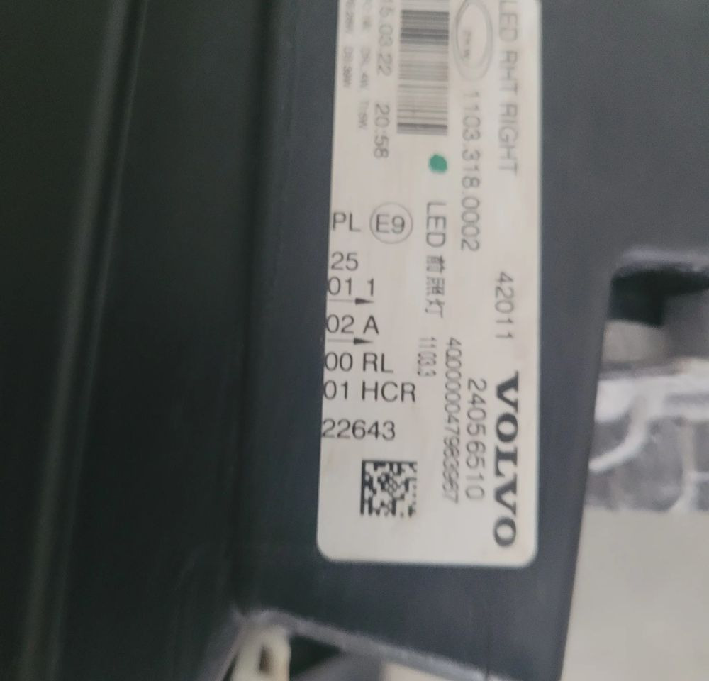 Gaismas/ Apgaismojums - Kravas automašīna LAMPA LED VOLVO FH5 PRAWA OM 24056510 ORYGINAL CHWALIM116: foto 6 Gaismas/ Apgaismojums - Kravas automašīna LAMPA LED VOLVO FH5 PRAWA OM 24056510 ORYGINAL CHWALIM116: foto 6