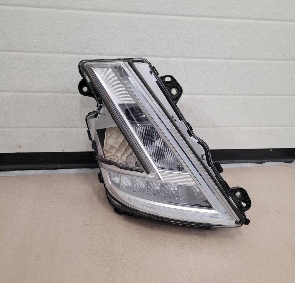 LAMPA LED VOLVO FH5 RH 23752671 ORYGINAŁ - Gaismas/ Apgaismojums - Kravas automašīna: foto 1 LAMPA LED VOLVO FH5 RH 23752671 ORYGINAŁ - Gaismas/ Apgaismojums - Kravas automašīna: foto 1