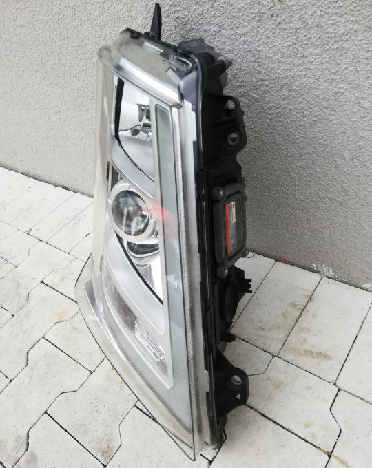LAMPA XENON VOLVO FH4 FH 4 FM RH ORYGINAŁ - Tuvās gaismas: foto 2 LAMPA XENON VOLVO FH4 FH 4 FM RH ORYGINAŁ - Tuvās gaismas: foto 2