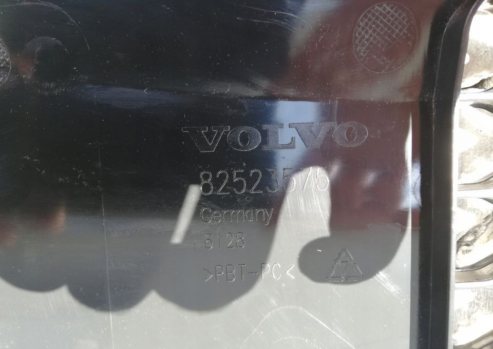 MASKA GRILL ATRAPA VOLVO FL FE 82523575 NOWY ORYG. - Motora pārsegs: foto 5 MASKA GRILL ATRAPA VOLVO FL FE 82523575 NOWY ORYG. - Motora pārsegs: foto 5