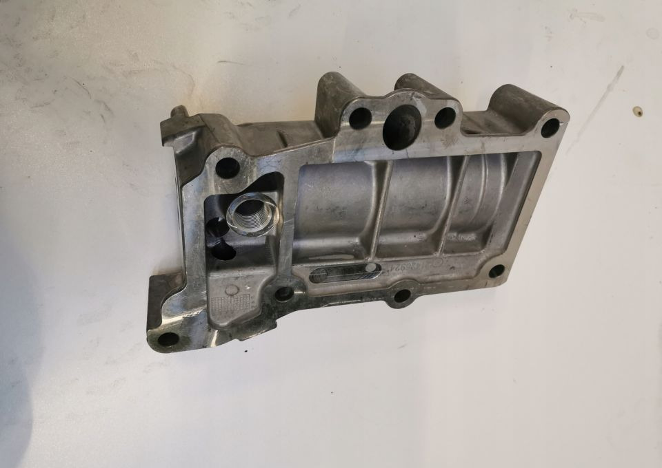 OBUDOWA FILTRA OLEJU VOLVO RENAULT 21426924 - Eļļas filtrs - Kravas automašīna: foto 2 OBUDOWA FILTRA OLEJU VOLVO RENAULT 21426924 - Eļļas filtrs - Kravas automašīna: foto 2