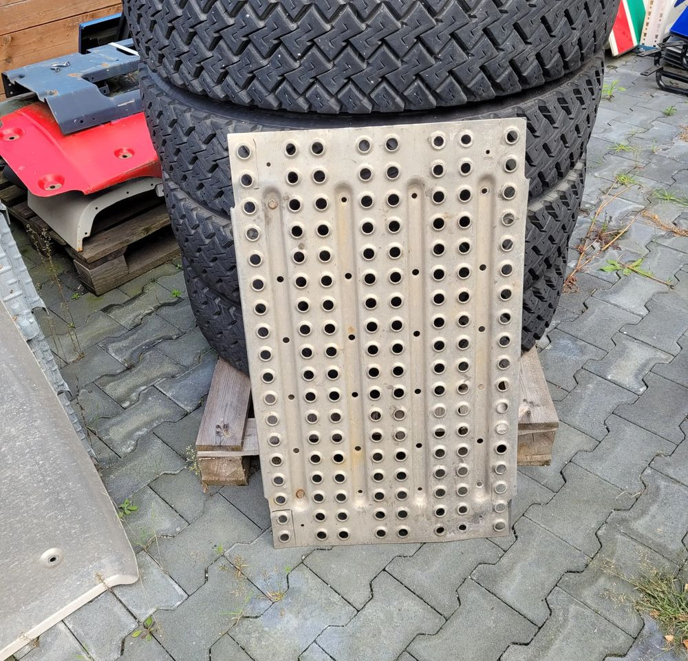 PODEST NA RAME VOLVO FH13 FH12 - Virsbūve un ārpuse - Kravas automašīna: foto 1 PODEST NA RAME VOLVO FH13 FH12 - Virsbūve un ārpuse - Kravas automašīna: foto 1
