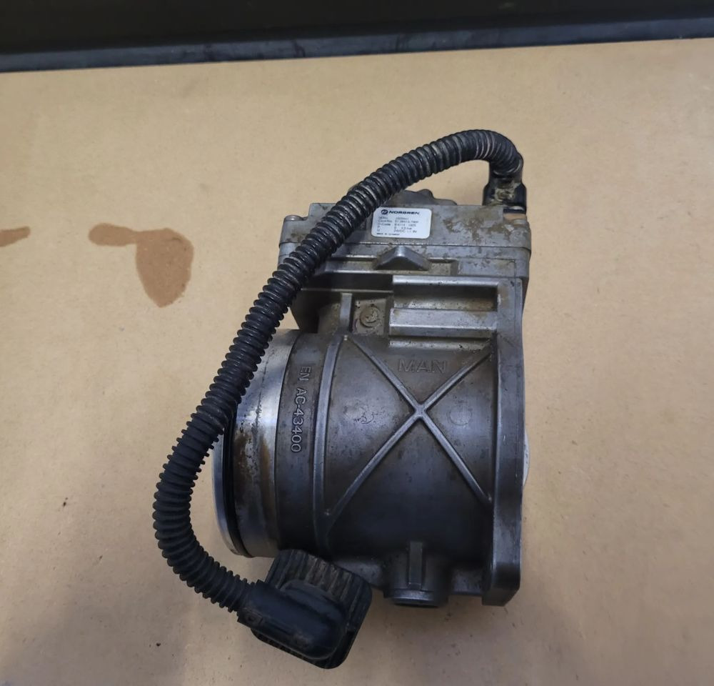 PRZEPUSTNICA EGR MAN TGX TGS E6 51.09413-7009 CHWALIM116 - EGR dzesētājs - Kravas automašīna: foto 1 PRZEPUSTNICA EGR MAN TGX TGS E6 51.09413-7009 CHWALIM116 - EGR dzesētājs - Kravas automašīna: foto 1