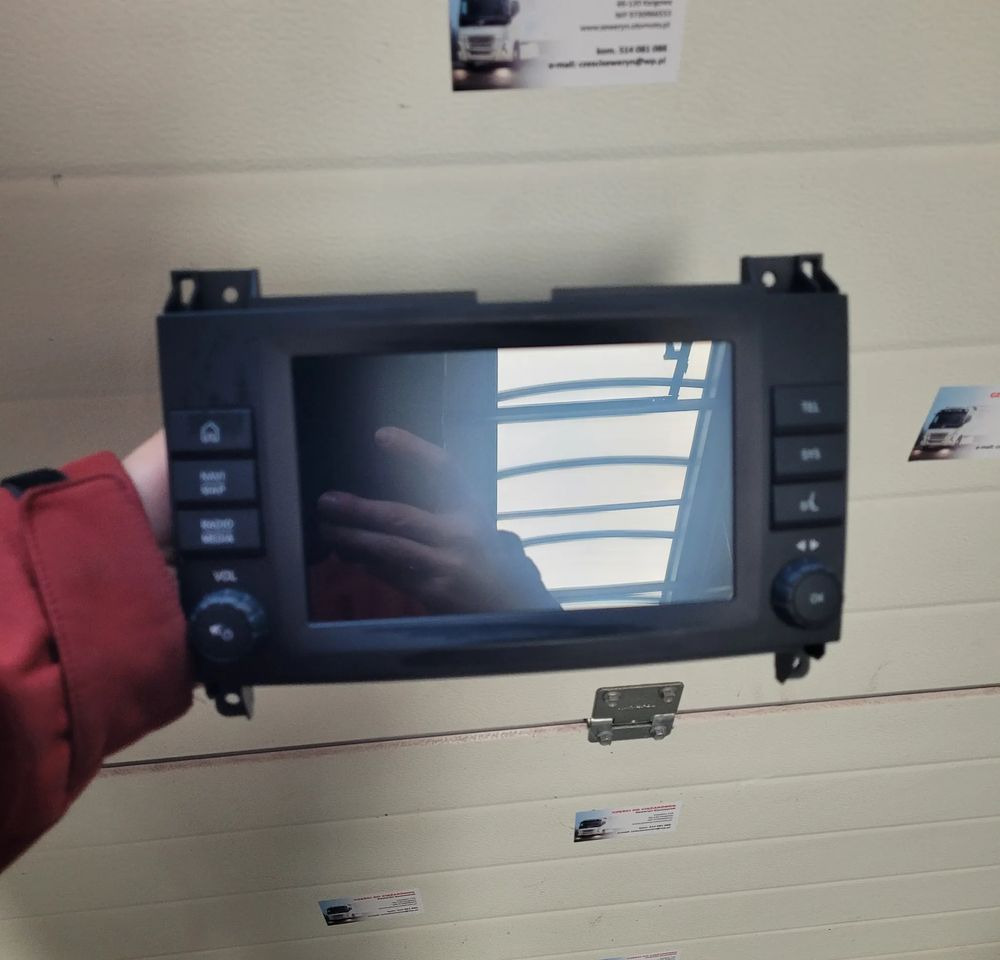 RADIO GARMIN MERCRDES VITO A4479008319 CHWALIM116 - Elektrosistēma - Komercauto: foto 1 RADIO GARMIN MERCRDES VITO A4479008319 CHWALIM116 - Elektrosistēma - Komercauto: foto 1