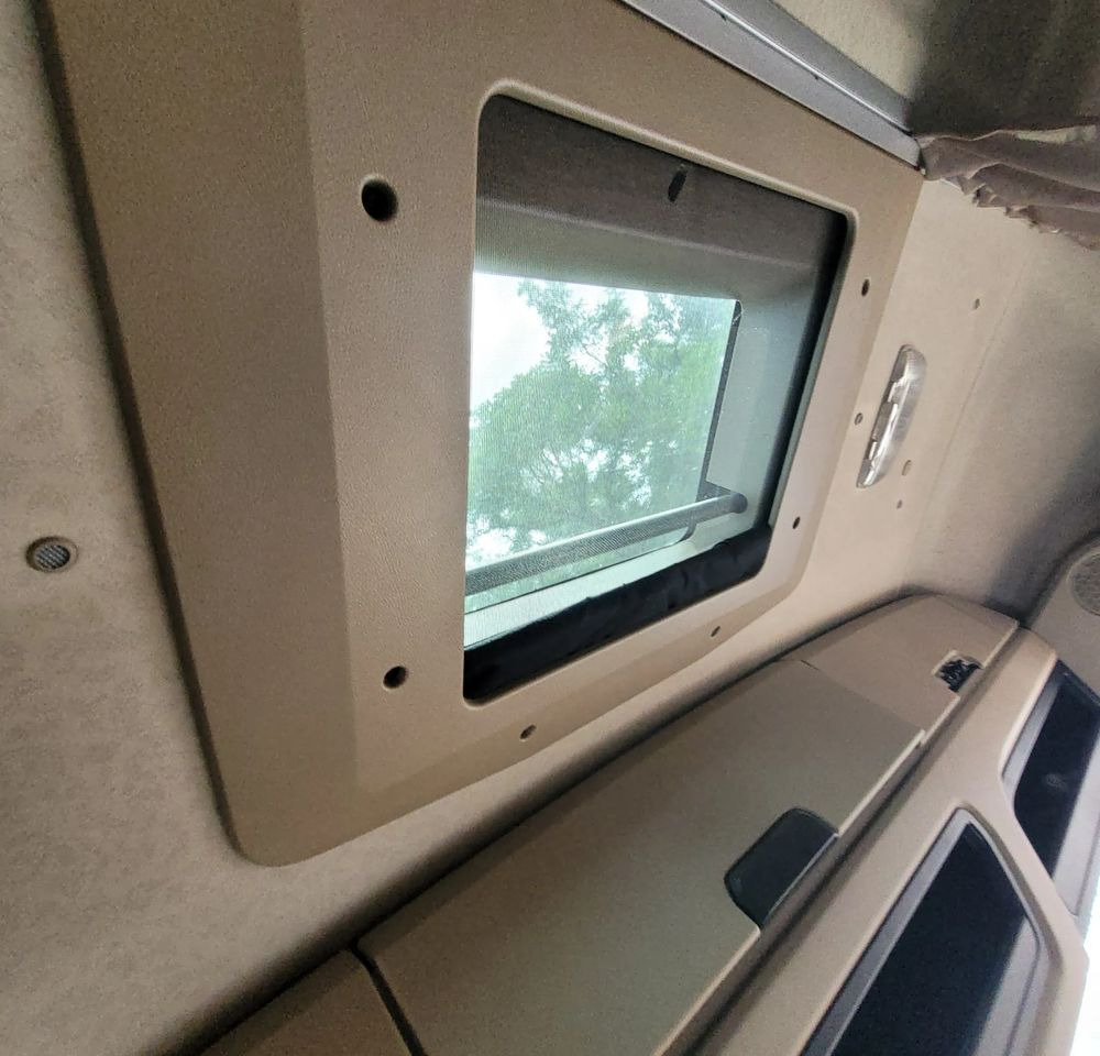 SZYBERDACH ACTROS MP4 - Virsbūve un ārpuse - Kravas automašīna: foto 1 SZYBERDACH ACTROS MP4 - Virsbūve un ārpuse - Kravas automašīna: foto 1