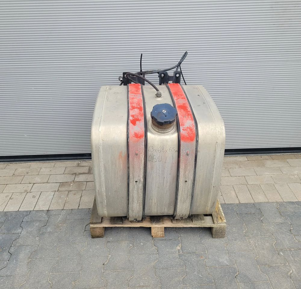 ZBIORNIK PALIWA MAN TGX TGS TGA 250L 63X68X65CM - Degvielas tvertne - Kravas automašīna: foto 1 ZBIORNIK PALIWA MAN TGX TGS TGA 250L 63X68X65CM - Degvielas tvertne - Kravas automašīna: foto 1