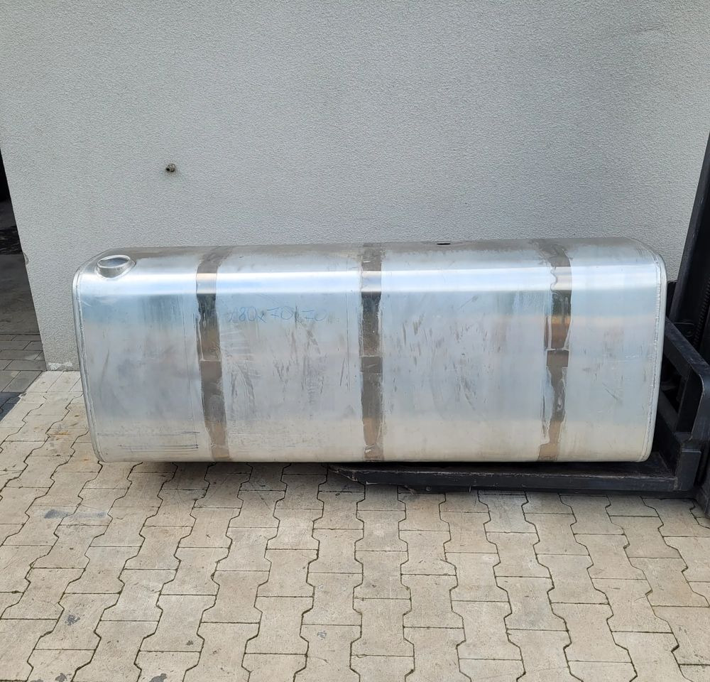 ZBIORNIK PALIWA VOLVO FH4 RENAULT OM 21516457 730l 180x70x70cm - Degvielas sistēma: foto 1 ZBIORNIK PALIWA VOLVO FH4 RENAULT OM 21516457 730l 180x70x70cm - Degvielas sistēma: foto 1