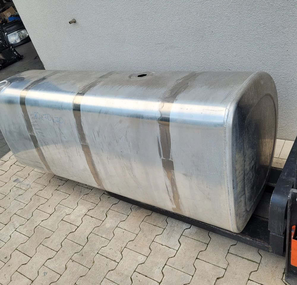 ZBIORNIK PALIWA VOLVO FH4 RENAULT OM 21516457 730l 180x70x70cm - Degvielas sistēma: foto 2 ZBIORNIK PALIWA VOLVO FH4 RENAULT OM 21516457 730l 180x70x70cm - Degvielas sistēma: foto 2