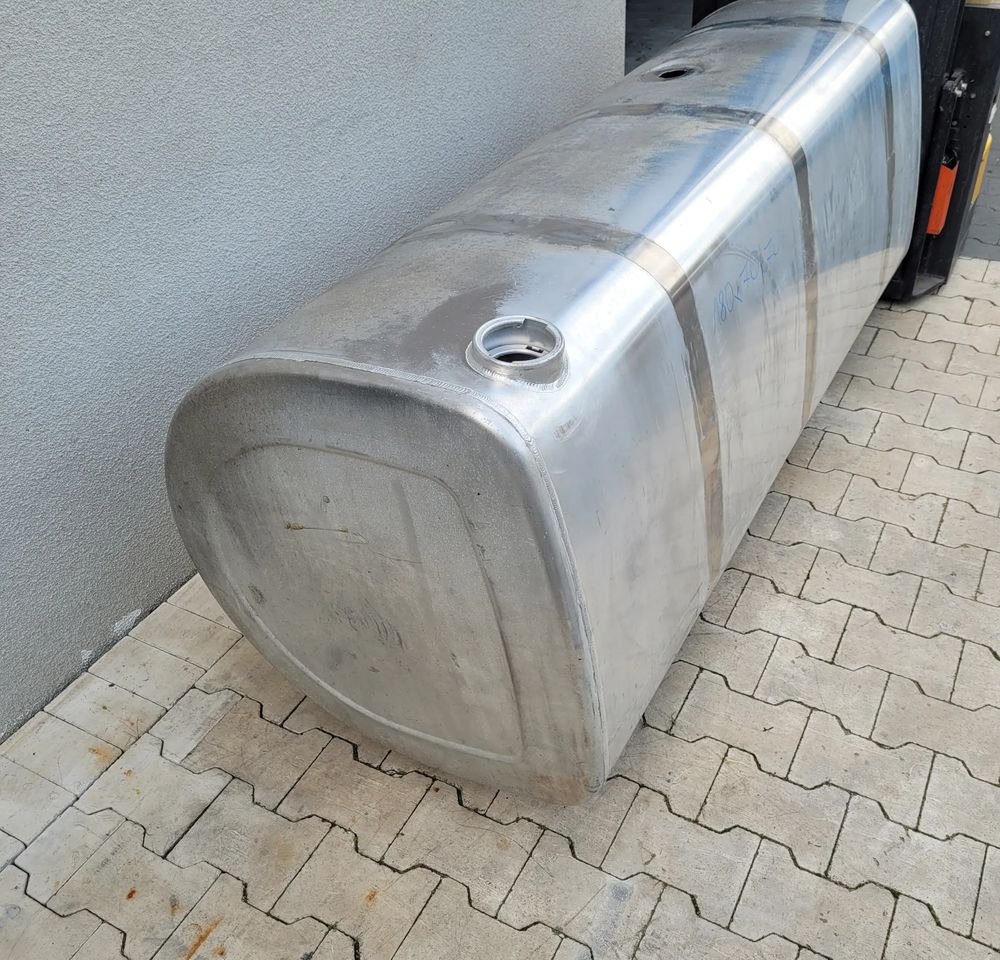 ZBIORNIK PALIWA VOLVO FH4 RENAULT OM 21516457 730l 180x70x70cm - Degvielas sistēma: foto 3 ZBIORNIK PALIWA VOLVO FH4 RENAULT OM 21516457 730l 180x70x70cm - Degvielas sistēma: foto 3