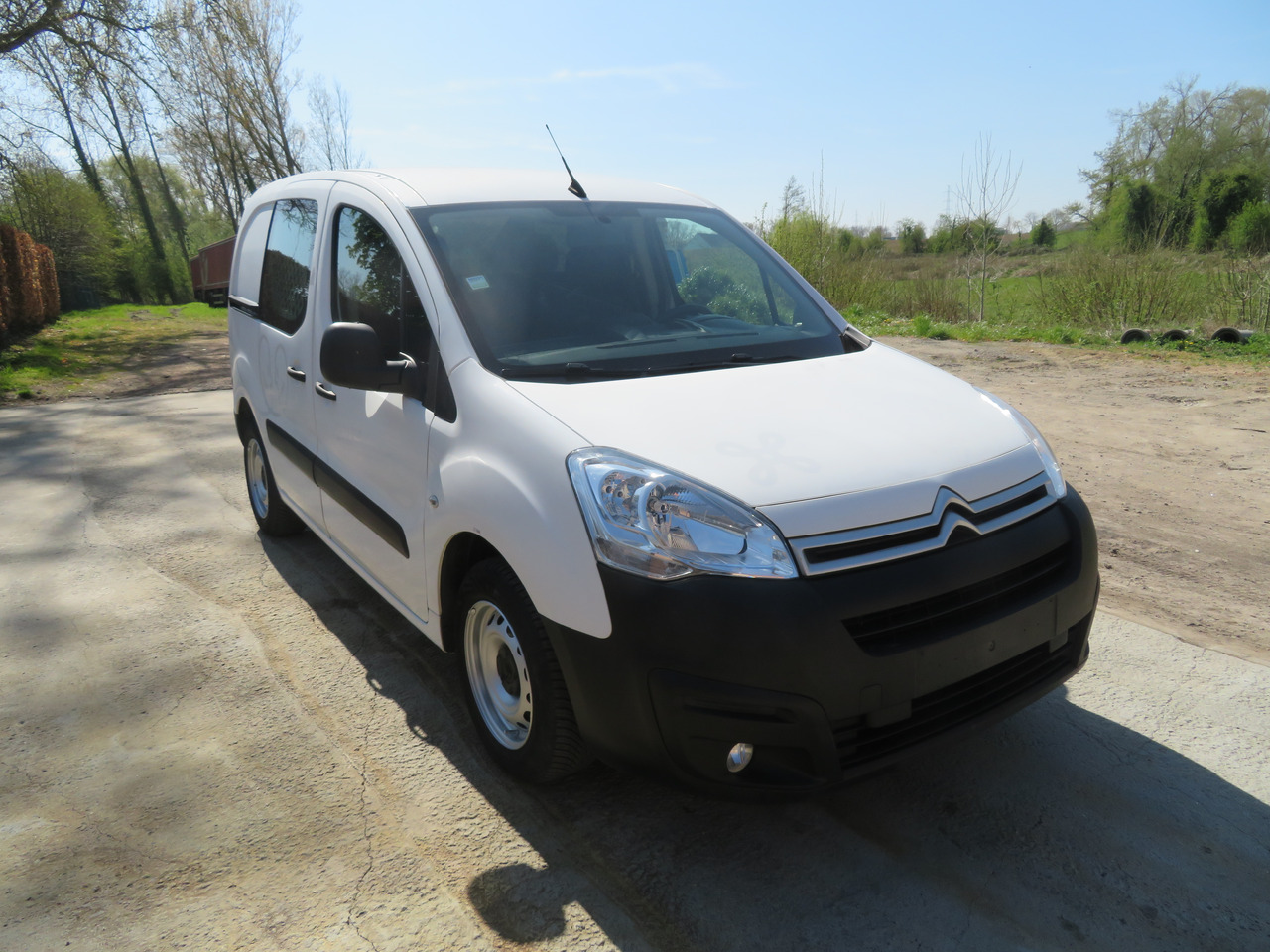 CITROËN Berlingo 1.6 BlueHDi CLUB - Kravas mikroautobuss: foto 1 CITROËN Berlingo 1.6 BlueHDi CLUB - Kravas mikroautobuss: foto 1