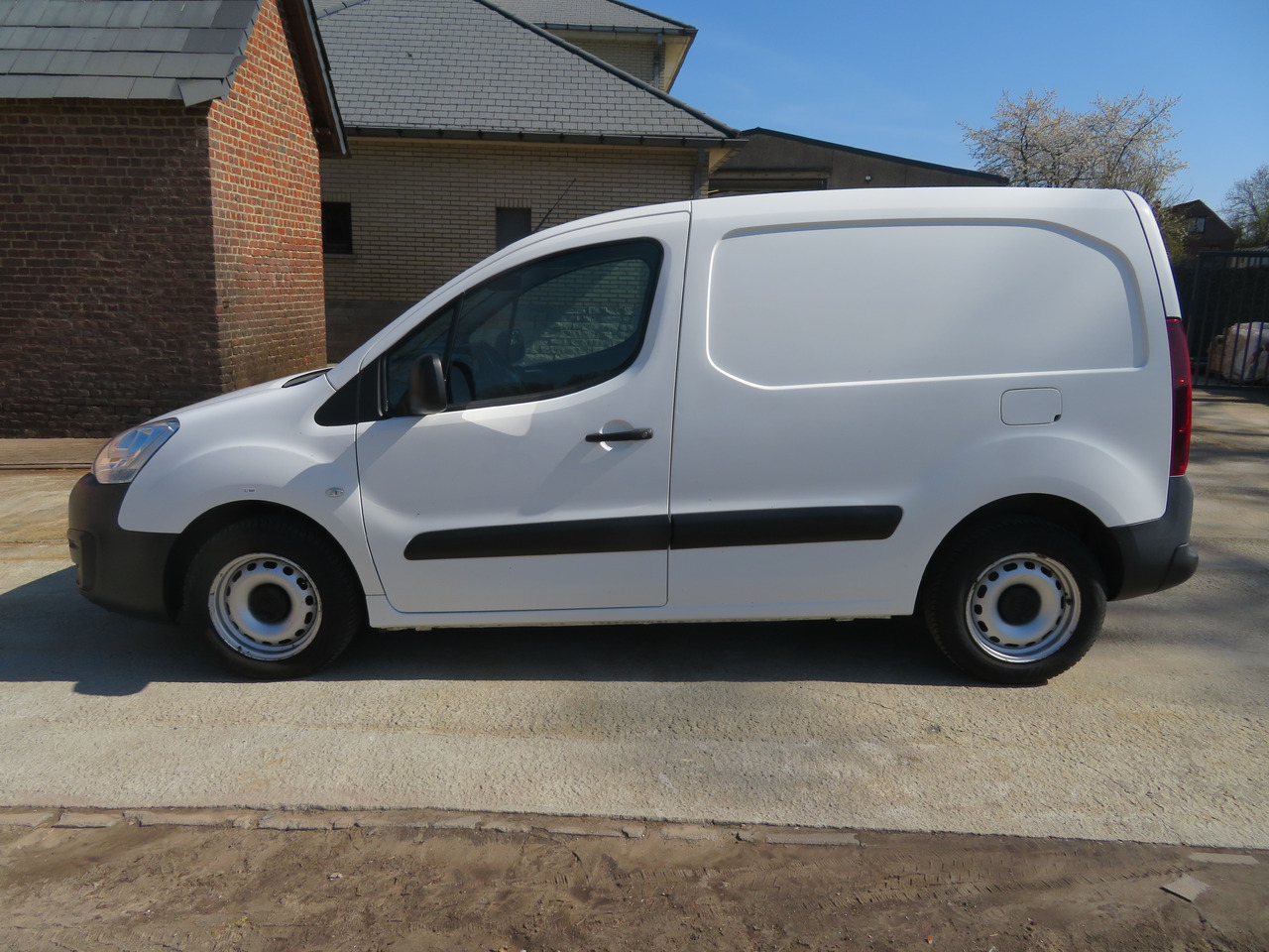 CITROËN Berlingo 1.6 BlueHDi CLUB - Kravas mikroautobuss: foto 4 CITROËN Berlingo 1.6 BlueHDi CLUB - Kravas mikroautobuss: foto 4