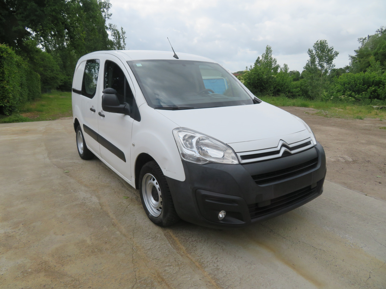CITROËN Berlingo 1.6 BlueHDi CLUB - Kravas mikroautobuss: foto 1 CITROËN Berlingo 1.6 BlueHDi CLUB - Kravas mikroautobuss: foto 1