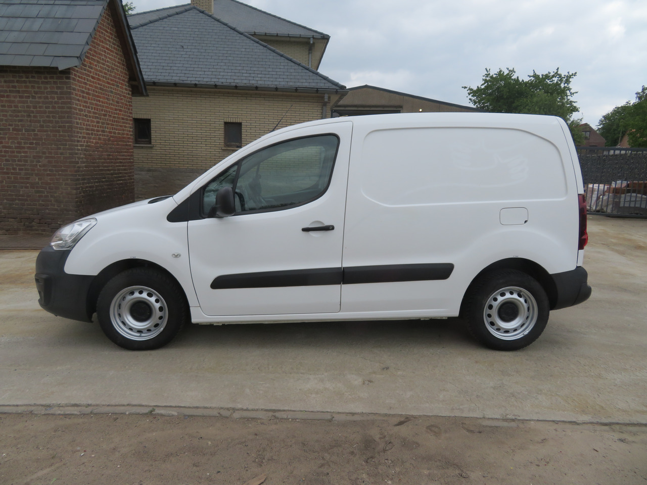CITROËN Berlingo 1.6 BlueHDi CLUB - Kravas mikroautobuss: foto 4 CITROËN Berlingo 1.6 BlueHDi CLUB - Kravas mikroautobuss: foto 4