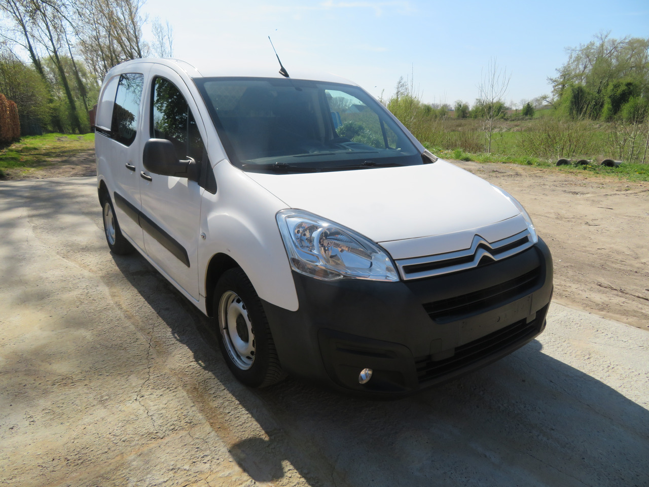CITROËN Berlingo 1.6 BlueHDi CLUB - Kravas mikroautobuss: foto 1 CITROËN Berlingo 1.6 BlueHDi CLUB - Kravas mikroautobuss: foto 1