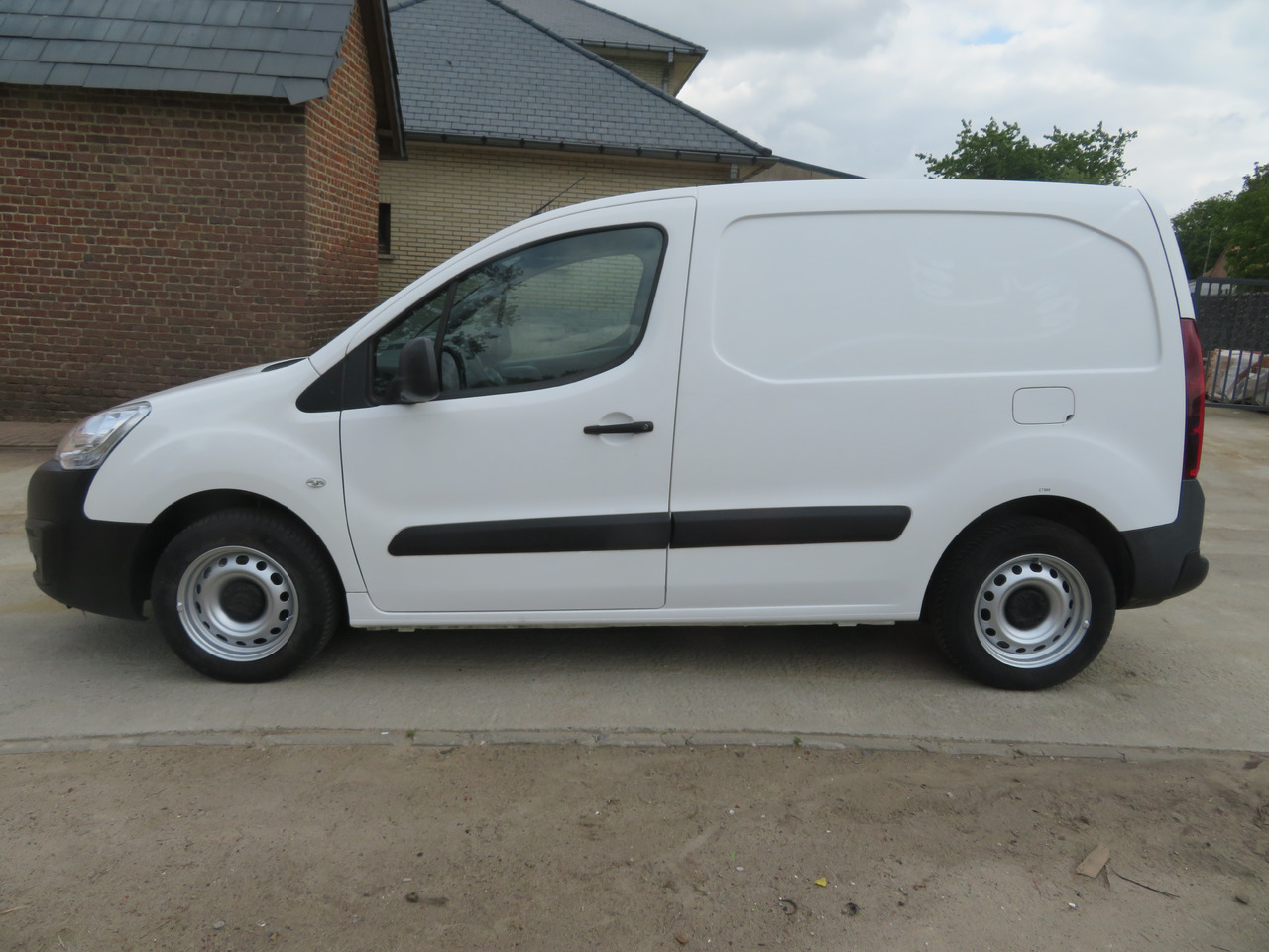 CITROËN Berlingo 1.6 BlueHDi CLUB - Kravas mikroautobuss: foto 4 CITROËN Berlingo 1.6 BlueHDi CLUB - Kravas mikroautobuss: foto 4