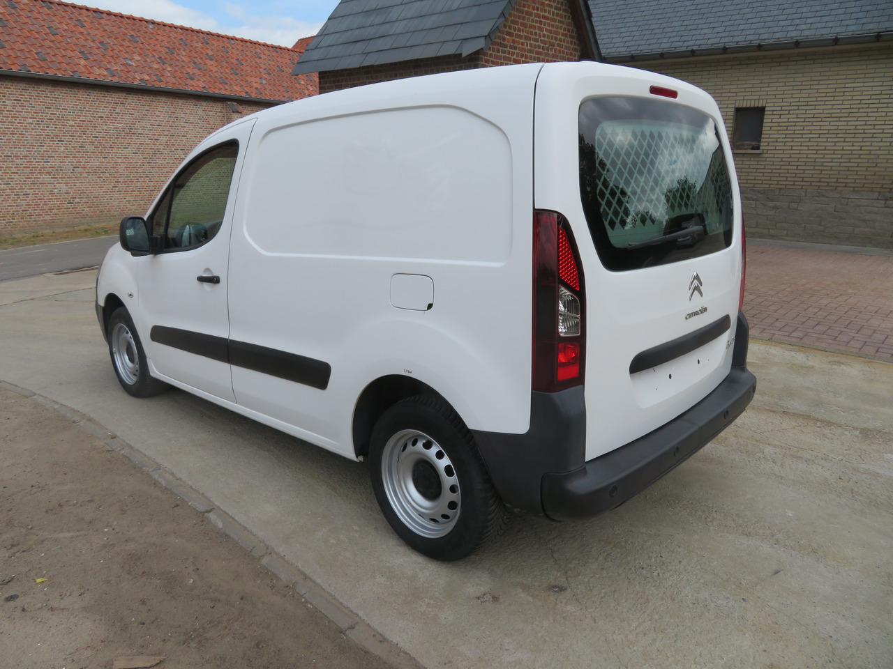CITROËN Berlingo 1.6 BlueHDi CLUB - Kravas mikroautobuss: foto 5 CITROËN Berlingo 1.6 BlueHDi CLUB - Kravas mikroautobuss: foto 5
