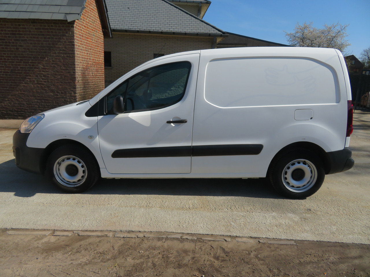 CITROËN Berlingo 1.6 BlueHDi CLUB - Kravas mikroautobuss: foto 4 CITROËN Berlingo 1.6 BlueHDi CLUB - Kravas mikroautobuss: foto 4