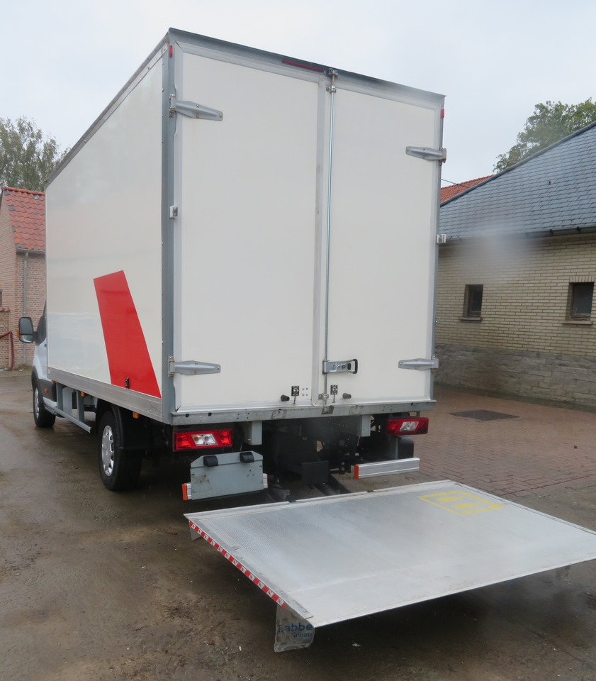 Furgons ar slēgtā virsbūve Ford Transit 2.0TDCi: foto 6 Furgons ar slēgtā virsbūve Ford Transit 2.0TDCi: foto 6