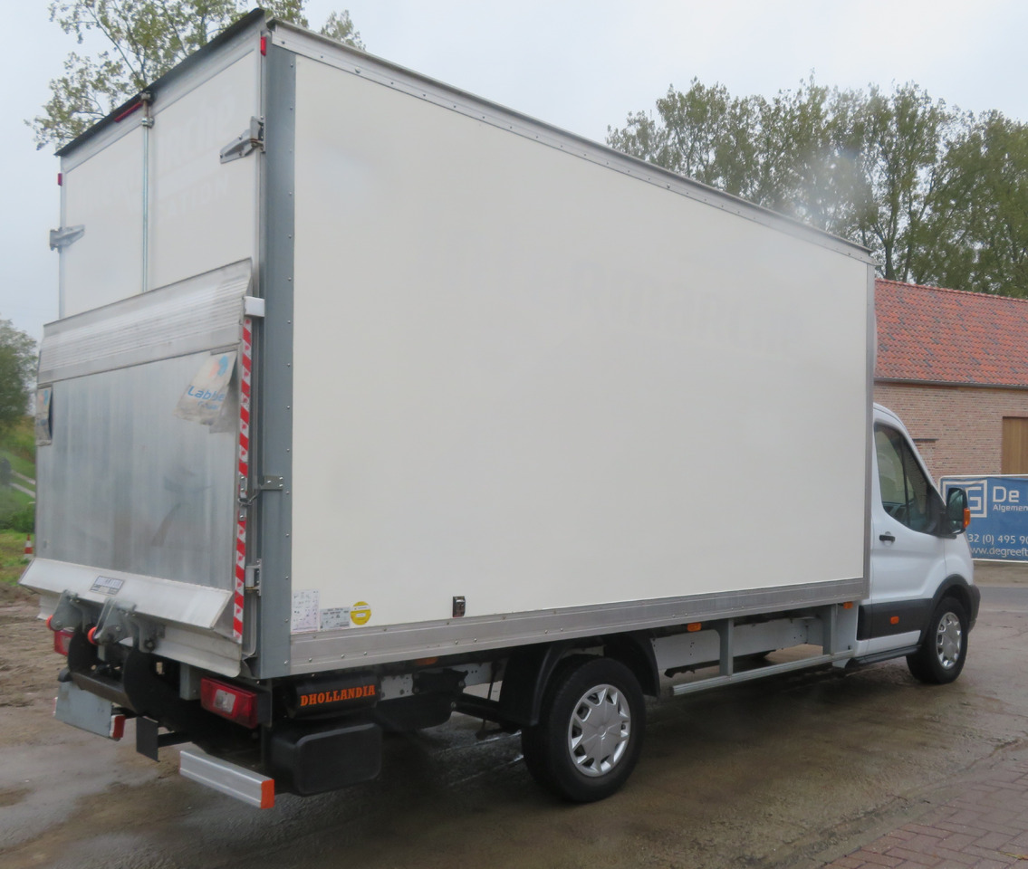 Furgons ar slēgtā virsbūve Ford Transit 2.0TDCi: foto 11 Furgons ar slēgtā virsbūve Ford Transit 2.0TDCi: foto 11