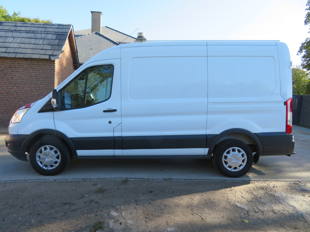Ford Transit 2.0TDCi - Kravas mikroautobuss: foto 4 Ford Transit 2.0TDCi - Kravas mikroautobuss: foto 4