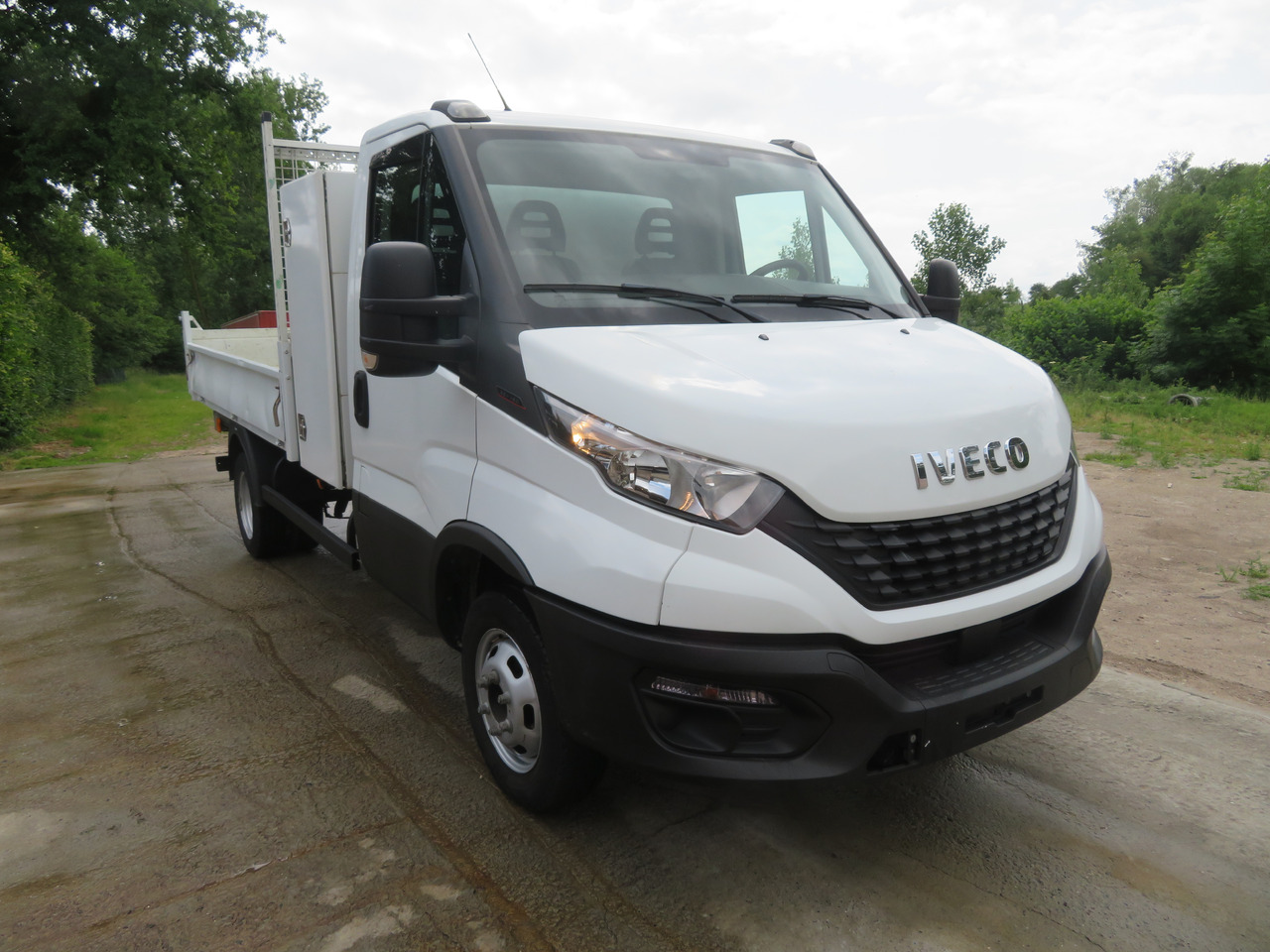 IVECO Daily 35C16 - 3.0 - Komercauto pašizgāzējs: foto 1 IVECO Daily 35C16 - 3.0 - Komercauto pašizgāzējs: foto 1