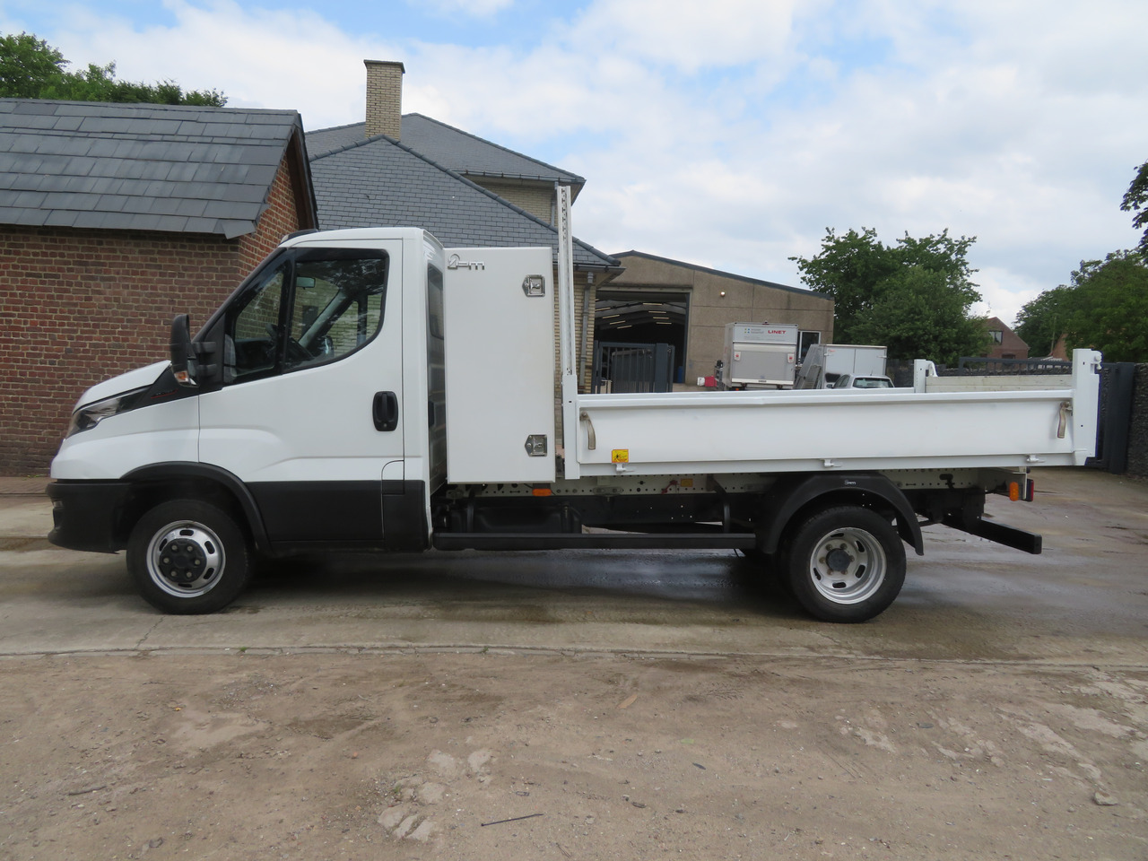 IVECO Daily 35C16 - 3.0 - Komercauto pašizgāzējs: foto 4 IVECO Daily 35C16 - 3.0 - Komercauto pašizgāzējs: foto 4