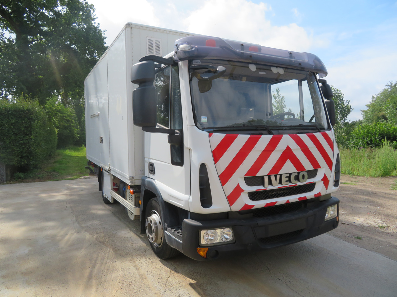 Iveco Eurocargo ML100E18 - Kravas automašīna ar slēgto virsbūvi: foto 1 Iveco Eurocargo ML100E18 - Kravas automašīna ar slēgto virsbūvi: foto 1