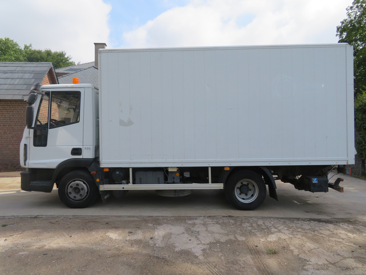 Iveco Eurocargo ML100E18 - Kravas automašīna ar slēgto virsbūvi: foto 4 Iveco Eurocargo ML100E18 - Kravas automašīna ar slēgto virsbūvi: foto 4
