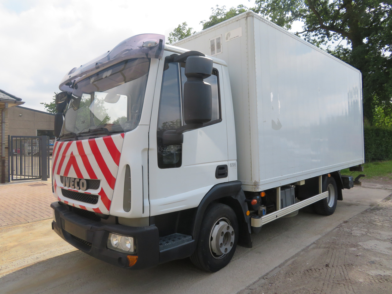 Iveco Eurocargo ML100E18 - Kravas automašīna ar slēgto virsbūvi: foto 3 Iveco Eurocargo ML100E18 - Kravas automašīna ar slēgto virsbūvi: foto 3