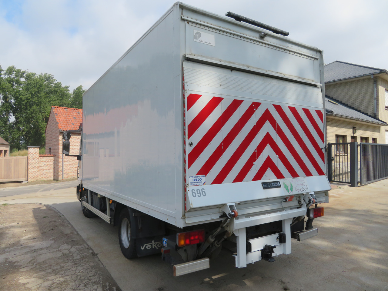Iveco Eurocargo ML100E18 - Kravas automašīna ar slēgto virsbūvi: foto 5 Iveco Eurocargo ML100E18 - Kravas automašīna ar slēgto virsbūvi: foto 5