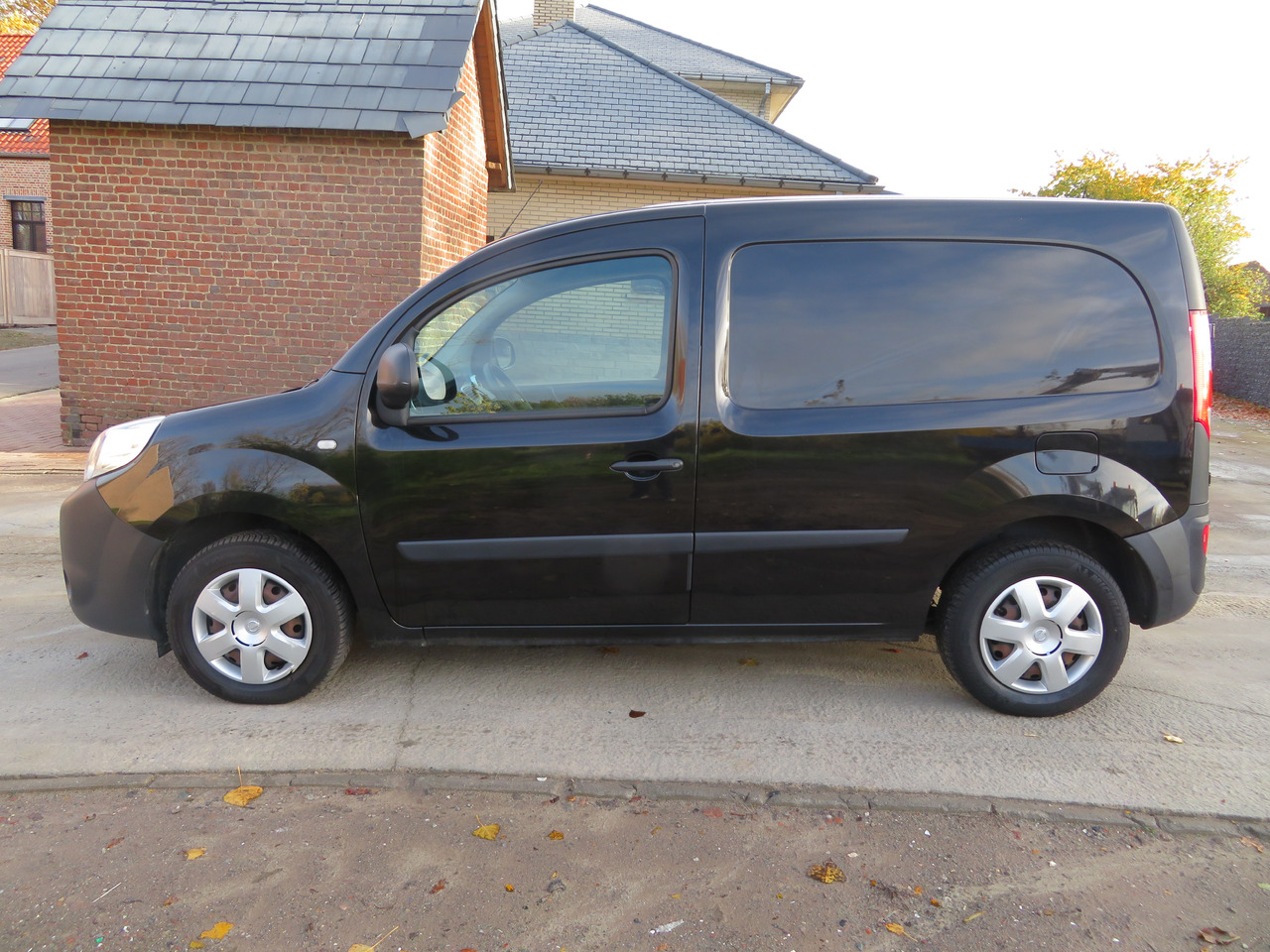 Nissan NV250 1.5dCi - Mazs furgons: foto 4 Nissan NV250 1.5dCi - Mazs furgons: foto 4