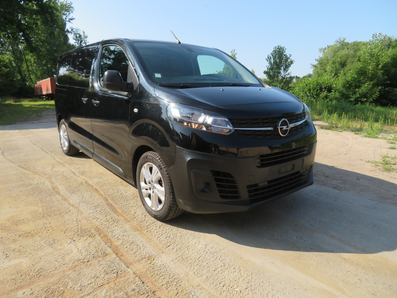 OPEL Vivaro 2.0 Turbo - L2H1 - Mazs furgons: foto 1 OPEL Vivaro 2.0 Turbo - L2H1 - Mazs furgons: foto 1