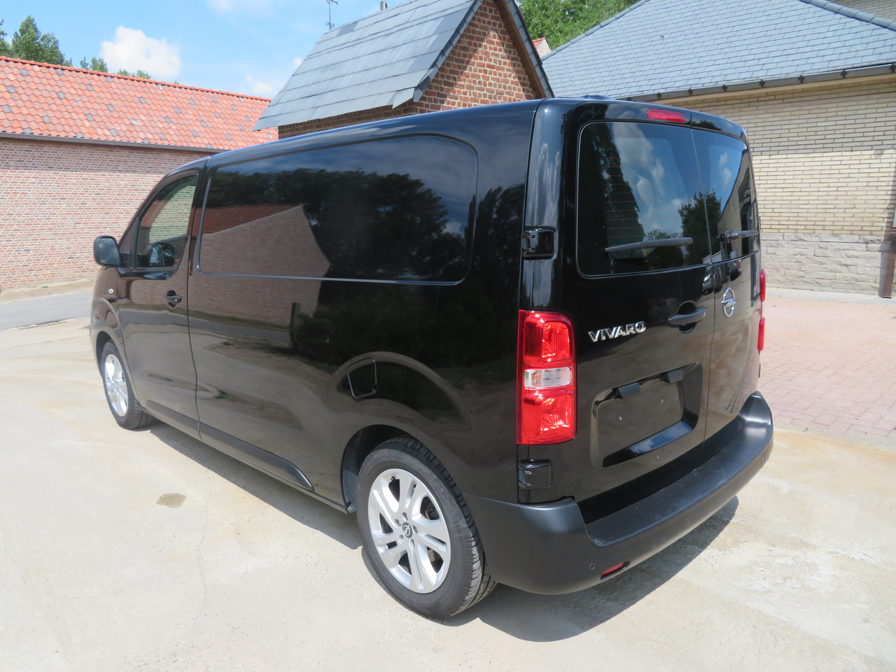 OPEL Vivaro Edition 2.0 Turbo - L2H1 - Mazs furgons: foto 5 OPEL Vivaro Edition 2.0 Turbo - L2H1 - Mazs furgons: foto 5