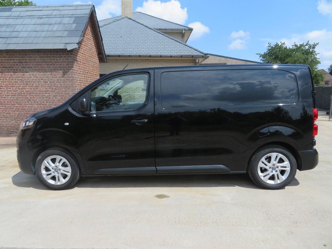 OPEL Vivaro Edition 2.0 Turbo - L2H1 - Mazs furgons: foto 4 OPEL Vivaro Edition 2.0 Turbo - L2H1 - Mazs furgons: foto 4