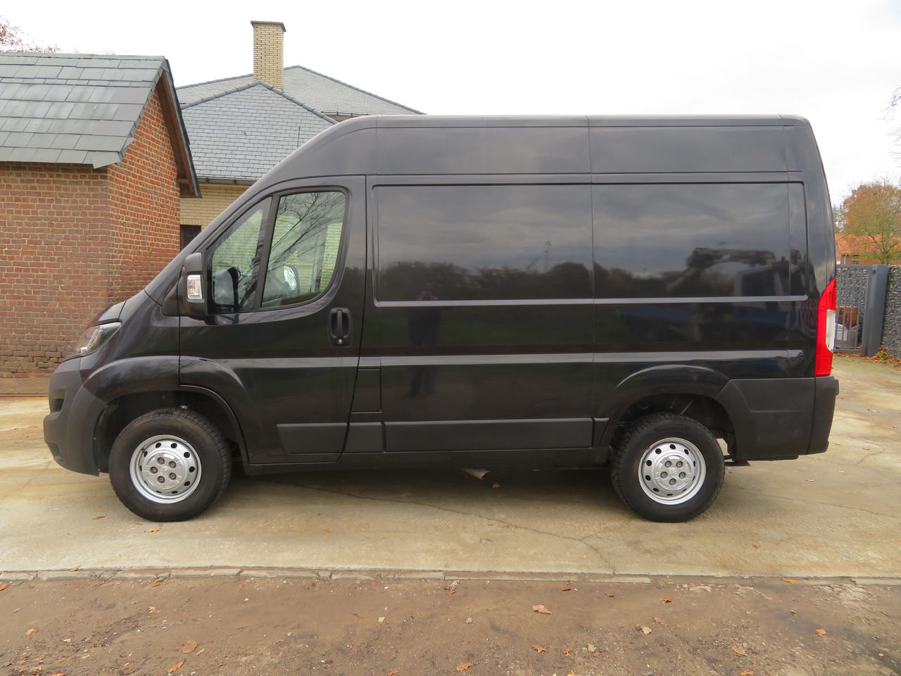 Peugeot Boxer 2.2 BlueHDI L1H2 premium - Mazs furgons: foto 4 Peugeot Boxer 2.2 BlueHDI L1H2 premium - Mazs furgons: foto 4