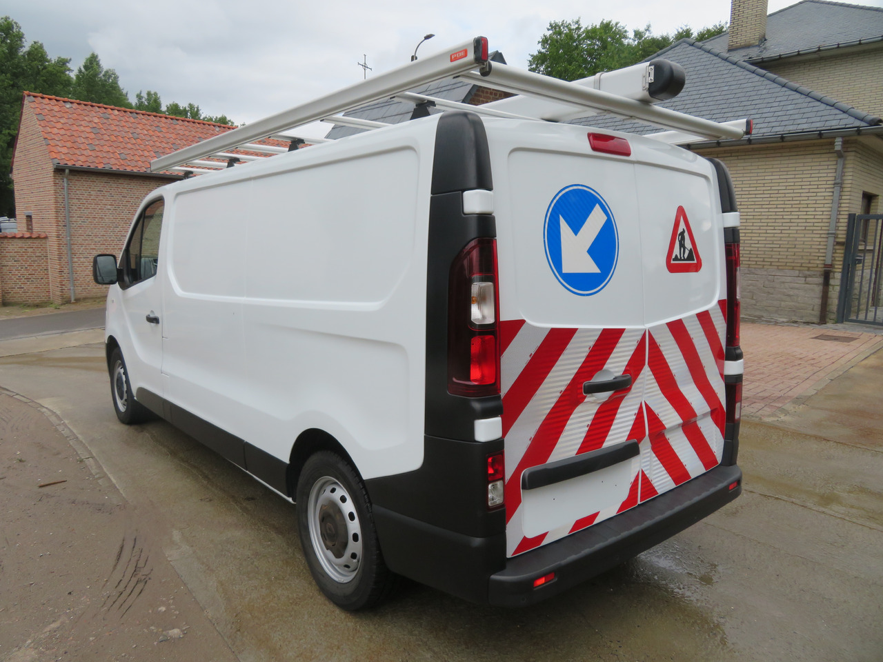 RENAULT Trafic 2.0dCi - L2H1 - Mazs furgons: foto 5 RENAULT Trafic 2.0dCi - L2H1 - Mazs furgons: foto 5