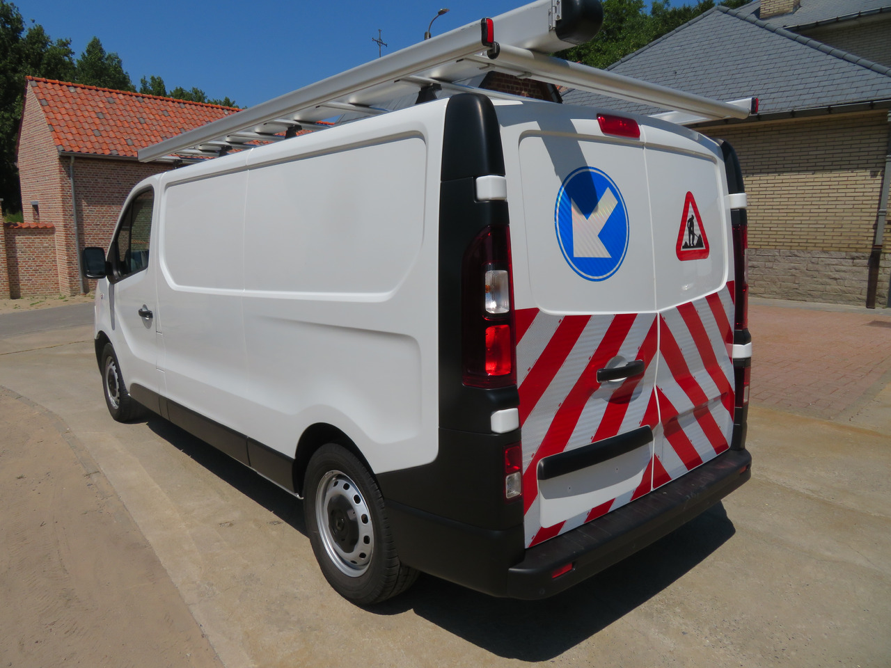 RENAULT Trafic 2.0dCi - L2H1 - Mazs furgons: foto 5 RENAULT Trafic 2.0dCi - L2H1 - Mazs furgons: foto 5