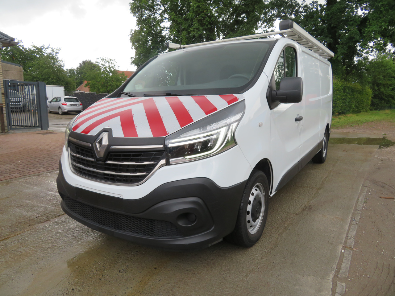 RENAULT Trafic 2.0dCi - L2H1 - Mazs furgons: foto 3 RENAULT Trafic 2.0dCi - L2H1 - Mazs furgons: foto 3