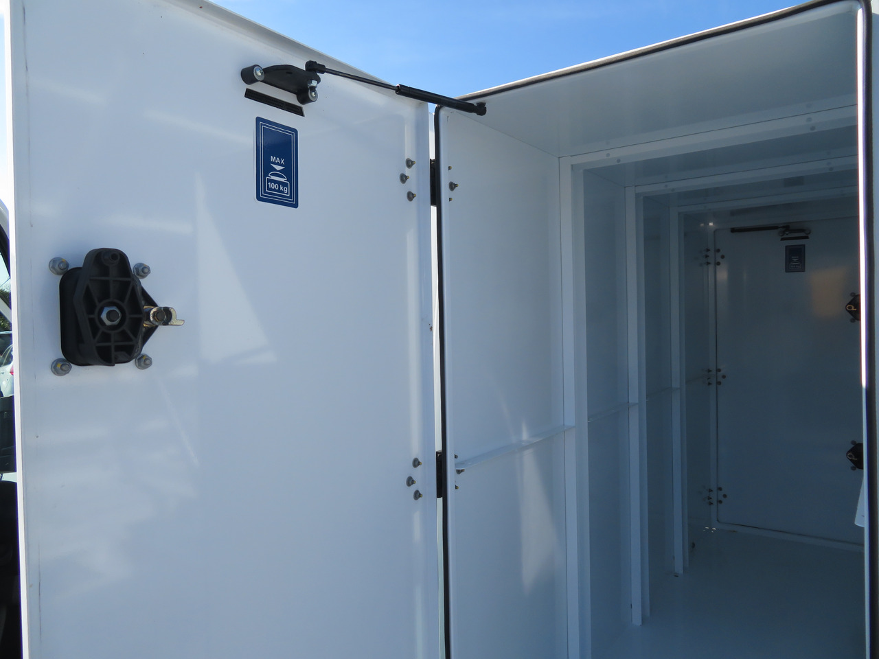 Jaunā Komercauto pašizgāzējs Renault Master 2.3dci - L3H1 - Kipper: foto 10