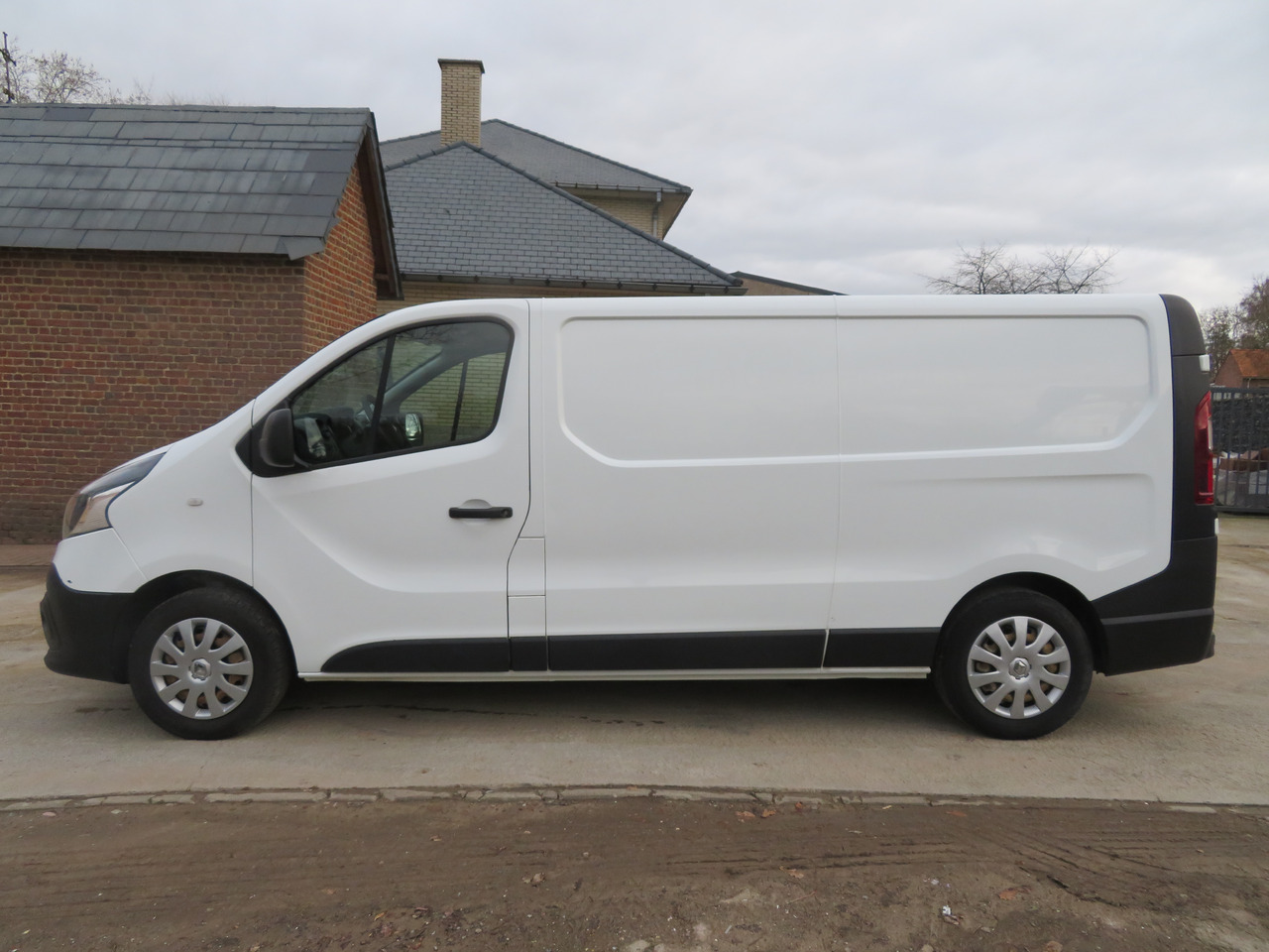 Renault Trafic 1.6dCi Grand Confort - L2H1 - Mazs furgons: foto 4 Renault Trafic 1.6dCi Grand Confort - L2H1 - Mazs furgons: foto 4