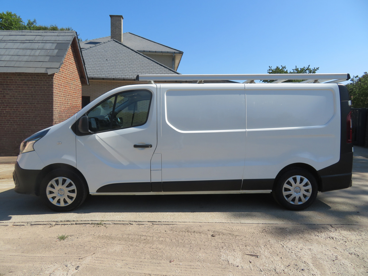 Renault Trafic 1.6dCi Grand Confort - L2H1 - Mazs furgons: foto 4 Renault Trafic 1.6dCi Grand Confort - L2H1 - Mazs furgons: foto 4